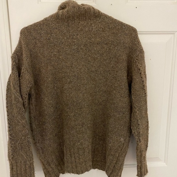 NEW Badgley Mischka Embellished Sweater. Heather Oatmeal, Size Medium. - Picture 4 of 5